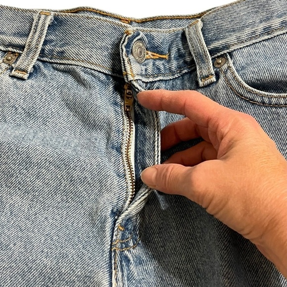 Vintage Levi’s Denim Raw Edge Shorts Size Jrs. 9 - Picture 5 of 8